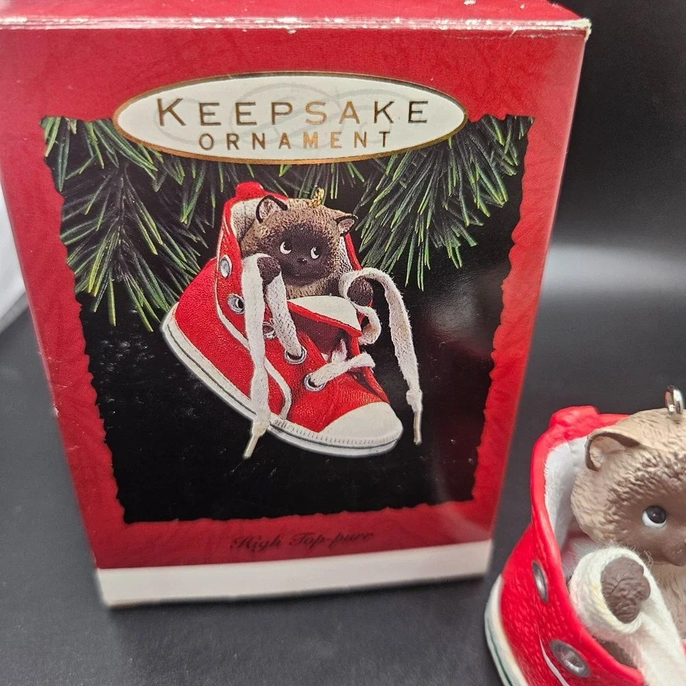 VTG Hallmark Keepsake High Top-purr 1993 Kitten Sneaker Christmas Ornament